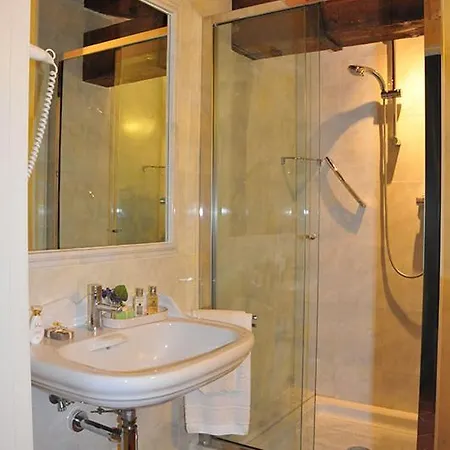 Lammari Sleeps 27 Pool Air Con Wifi Piaggiori